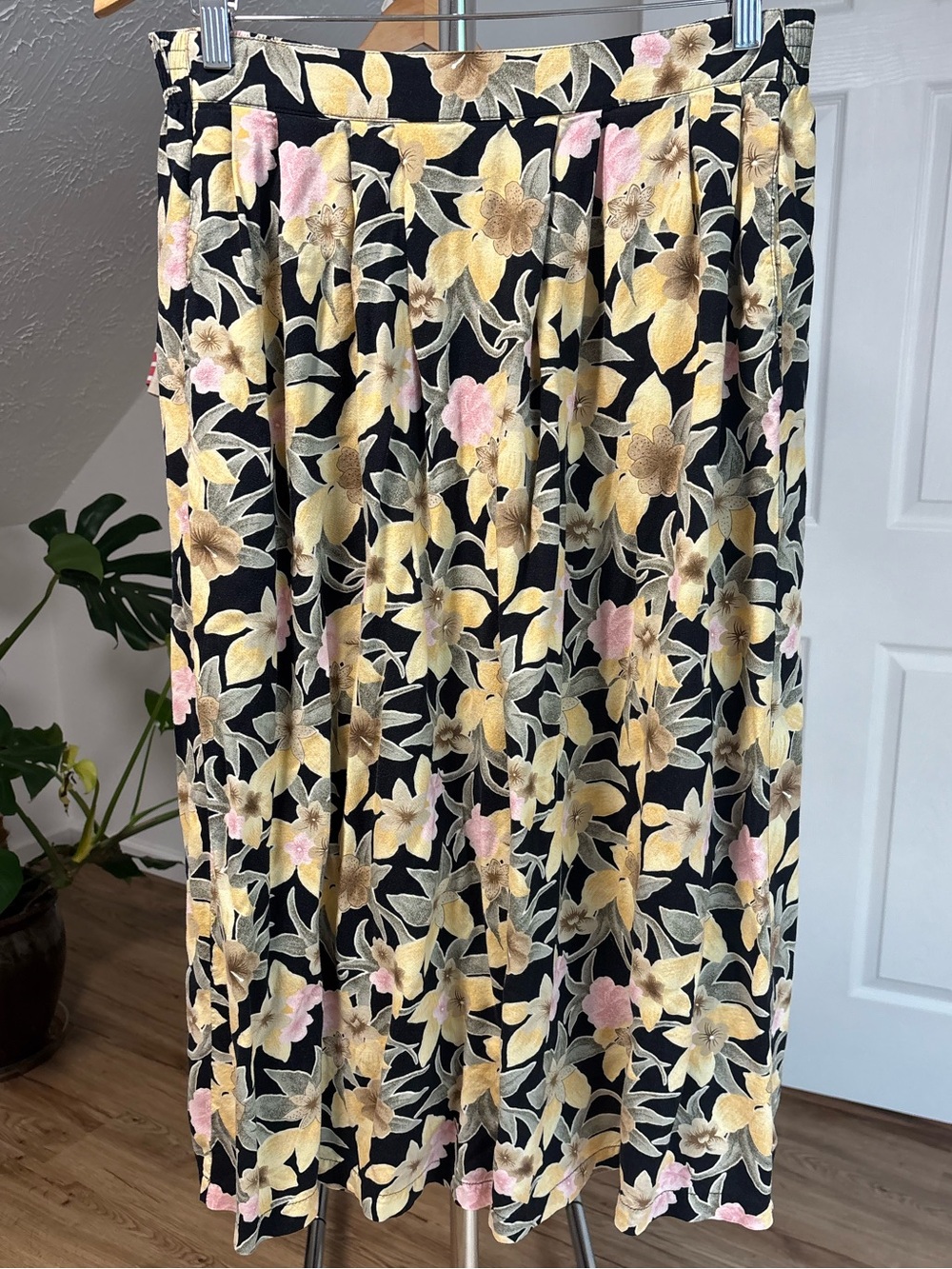 Vintage 90s floral pull on skirt, size XL